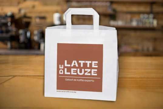 Papperspåsar med platta handtag | Kuvertland.se