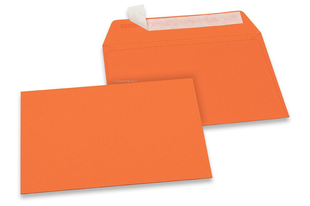 Orangea färgade kuvert av papper - 114 x 162 mm