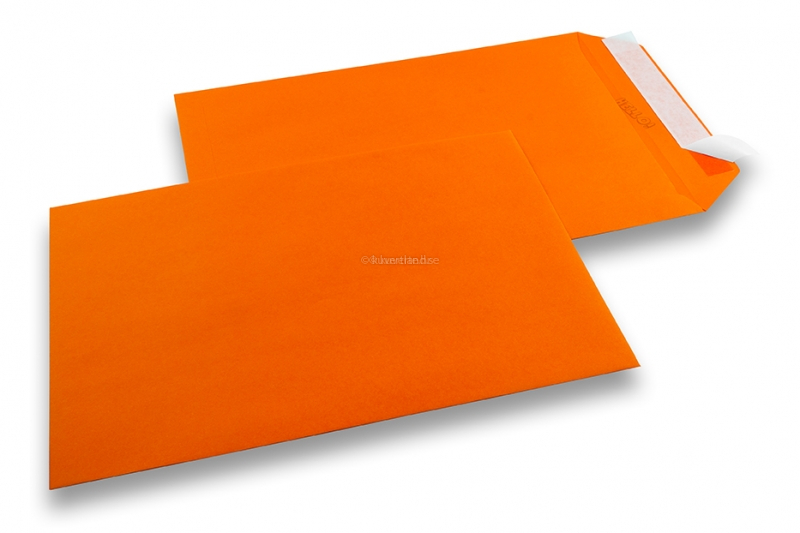 Orangea färgade kuvert av papper - 229 x 324 mm