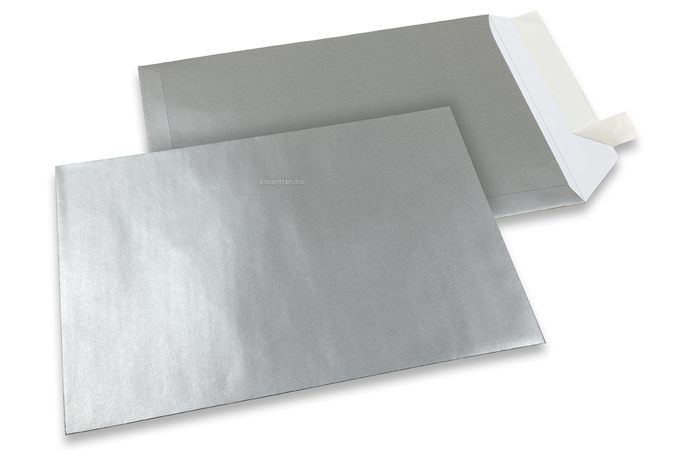 Silver färgade kuvert av papper - 229 x 324 mm 